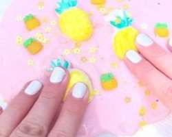 The Instagram star likes to keep her nails presentable.